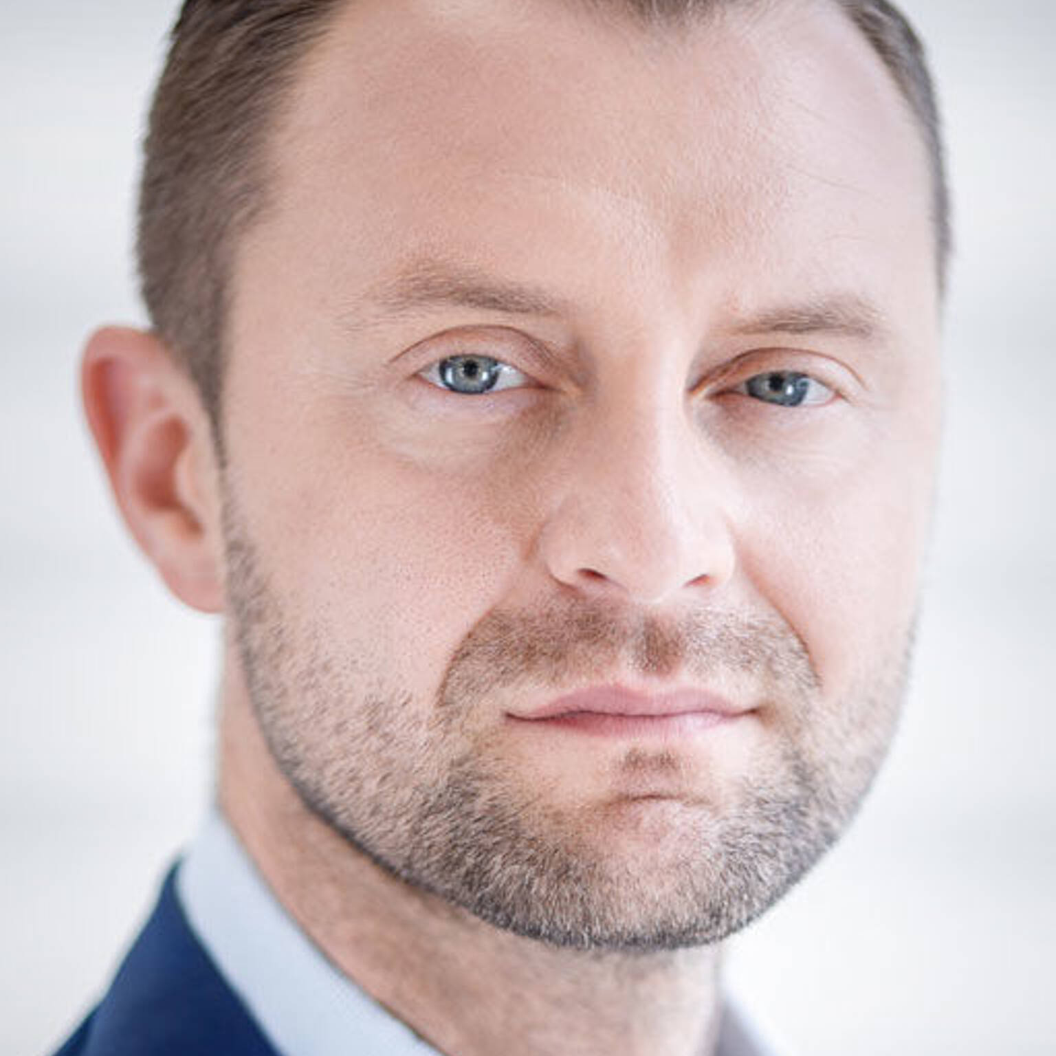 zdjęcie przedstawia Robert Piaskowski