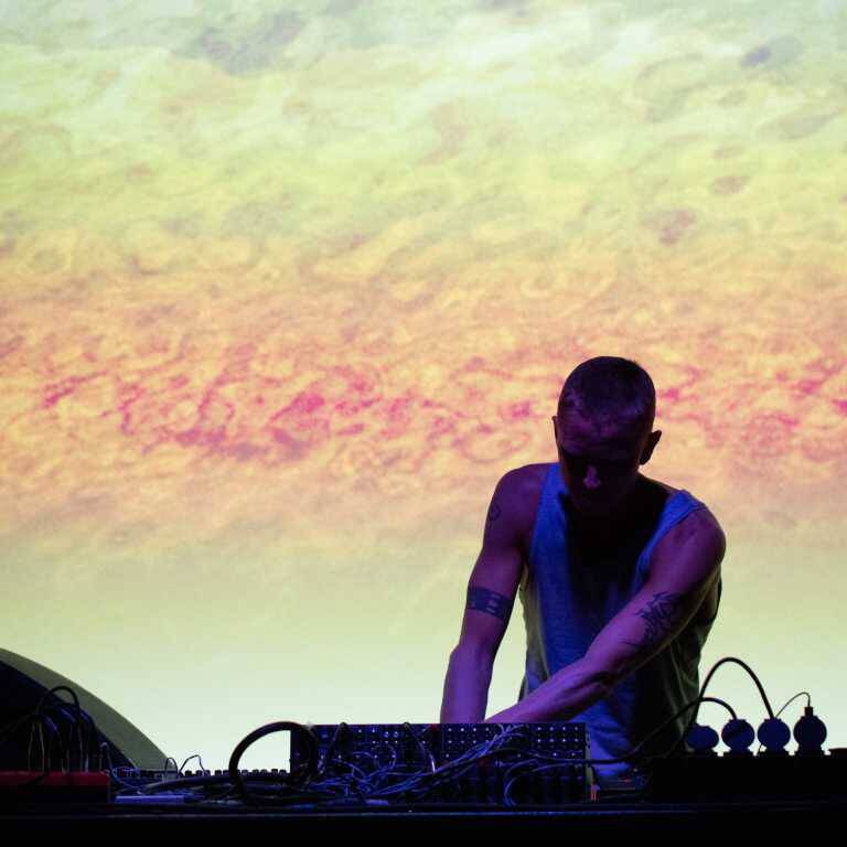 Vladislav Delay presents Rakka (feat. AGF)