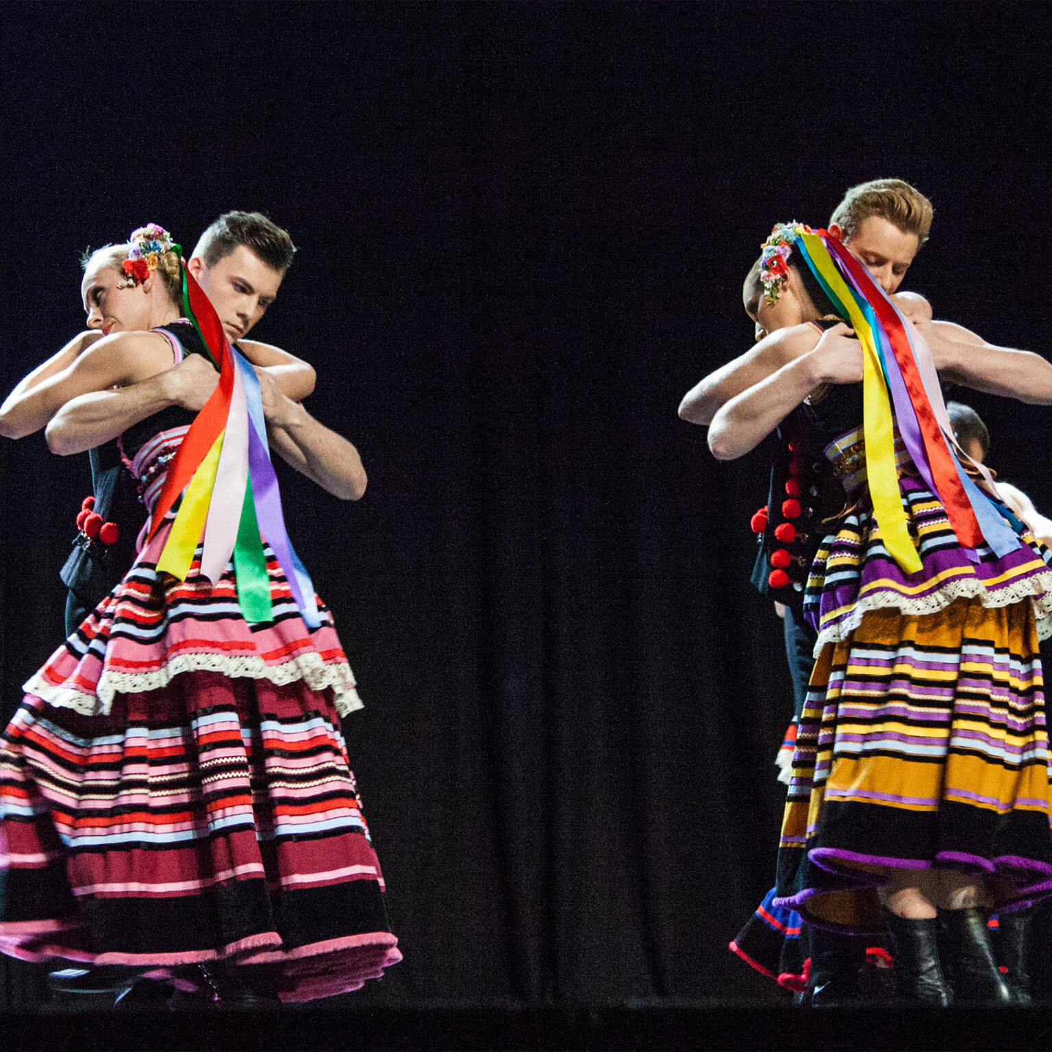 zdjęcie przedstawia Felicita & Śląsk Song and Dance Ensemble