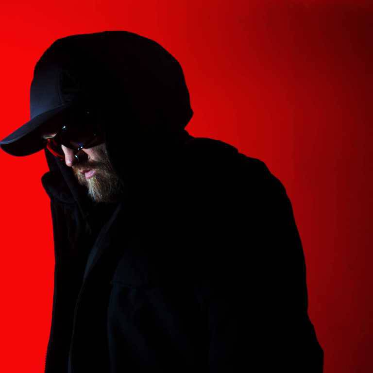  The Bug feat. Dis Fig, Flowdan & Manga Saint Hilare 
