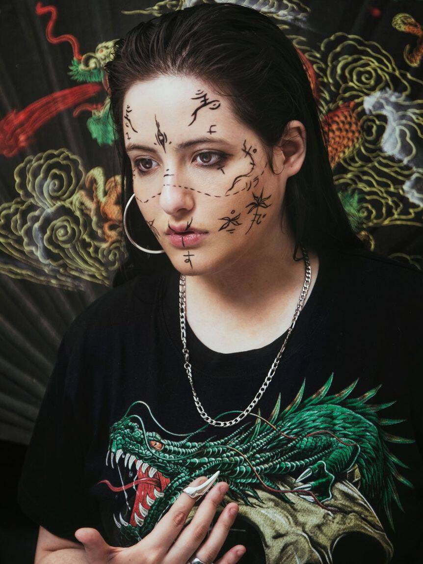 zdjęcie przedstawia Lila Tirando A Violeta
