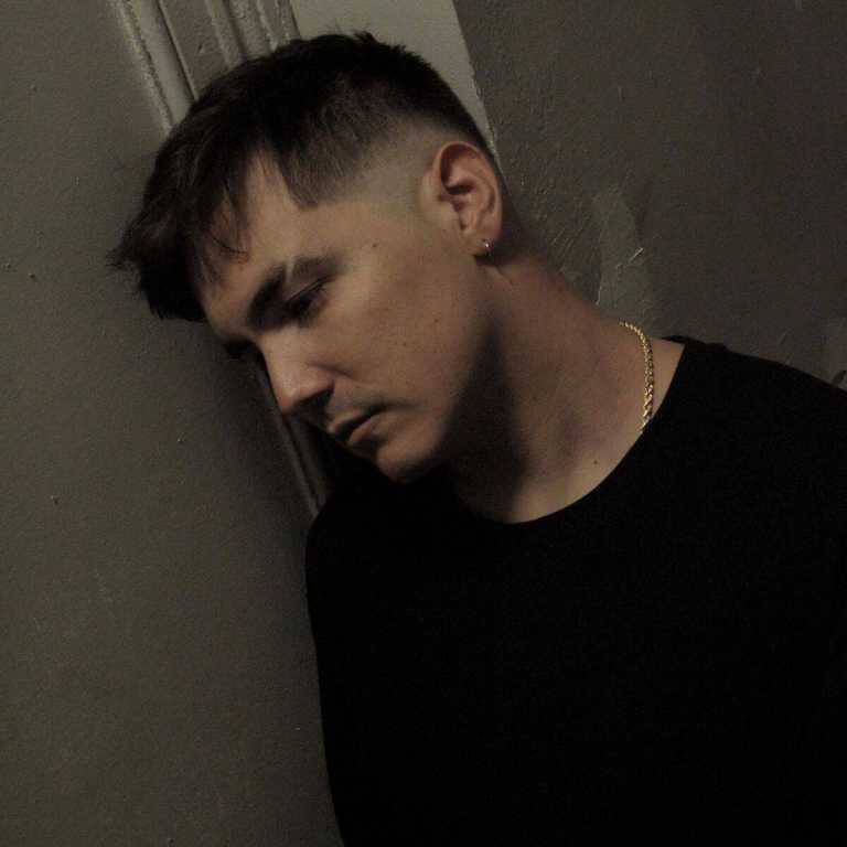Nick León - live